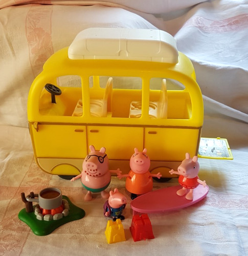 Peppa pig family - peppa, beach
