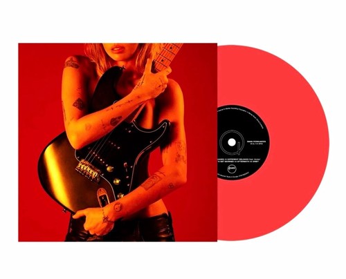 Miley cyrus bass persuades - miley,
