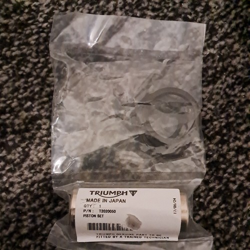 Genuine triumph piston set - triumph,