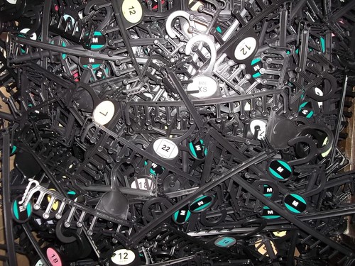 100 plastic hangers - 100, hangers,4