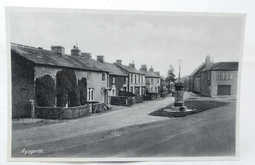 War memorial aysgarth postcard - memorial,