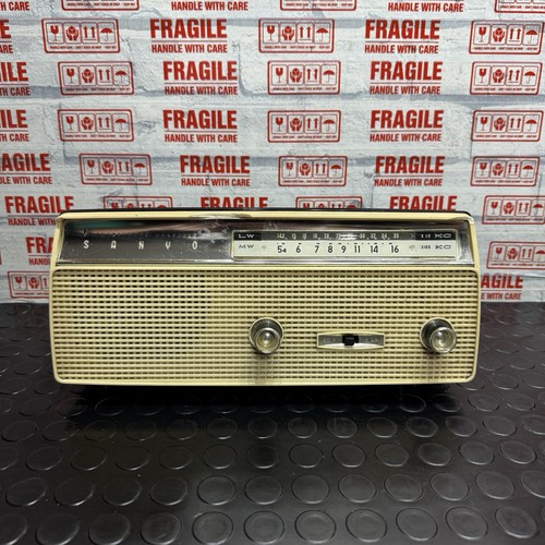 Vintage sanyo radio - vintage,
