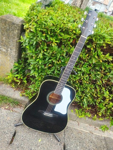 Brand acoustic guitar - j-45,