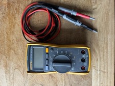 Fluke 117 True RMS Digital Multimeter with Non-Contact Voltage Tester Leads