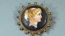 ANTIQUE GOLD PLATED PORTRAIT BROOCH ETRUSCAN VICTORIAN HANDPAINTED