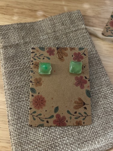 Small square resin - square, studs