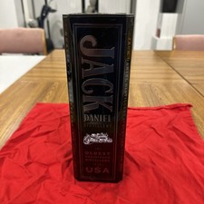 Empty Jack Daniel’s Old No. 7 Whiskey Tin, With Hinged Lid, For A 1l Bottle.