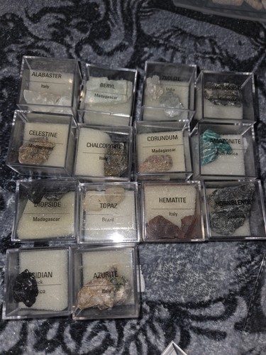 Mixed mineral specimen - mixed,