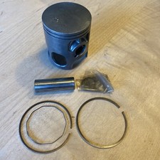 Yamaha DT125LC RD125LC Piston Kit. 10V-11635-00 NOS.