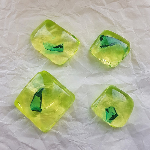 Four uranium glass pieces - uranium,