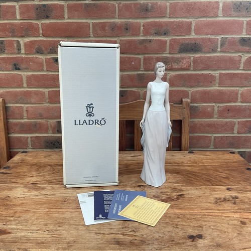 Lladro cocktail party figurine - lladro,