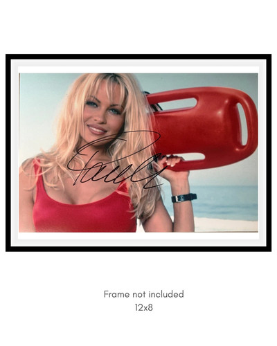 Pamela anderson hand - pamela,
