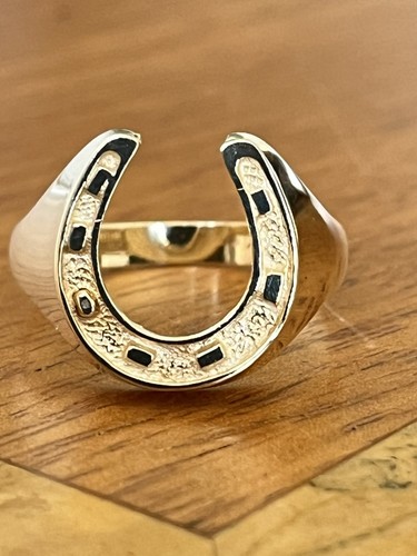 Gents 9ct gold lucky horseshoe - 9ct,