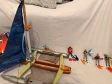 WATERWORLD 1995 Toys The Trimaran, 4 figs Deacon, Nord, Hydro, Bow - complete