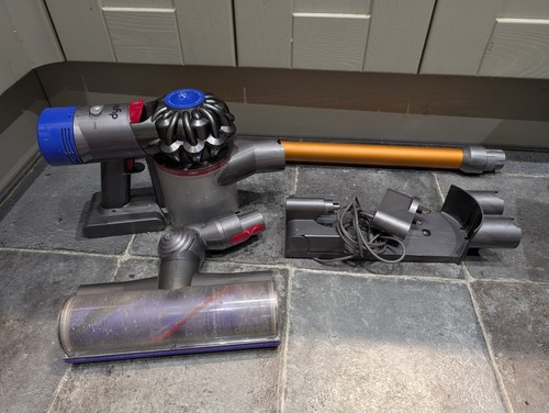Dyson cordless vaccuum - dyson, v8