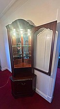 Elegant Vintage Corner Display Cabinet with Interior Lighting – Rich Mahogany