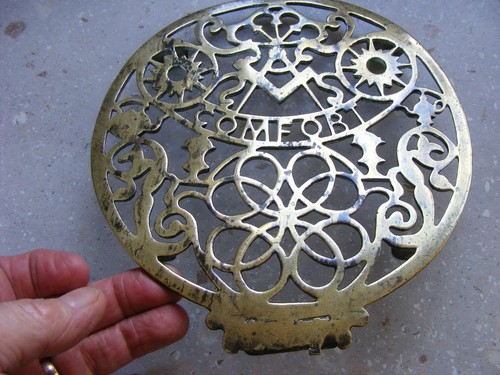 Masonic brass trivet comfort - masonic, 'comfort'