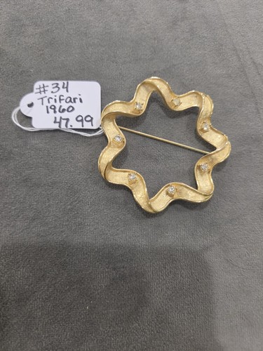 Trifari vintage pearl - trifari, gold
