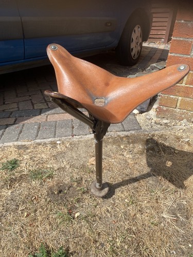 Collapsible triangular leather - collapsible,