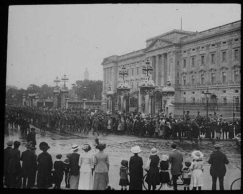 Photo troops marching - troops,