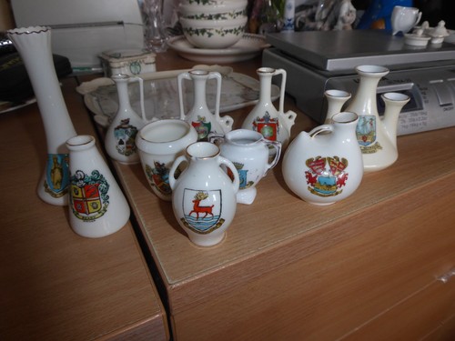 Assorted pieces crested - assorted,