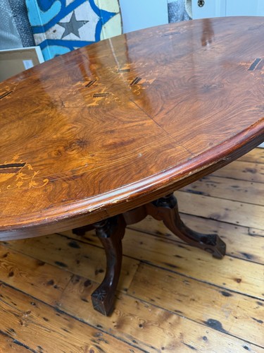 Inlaid burr walnut oval - burr, centre