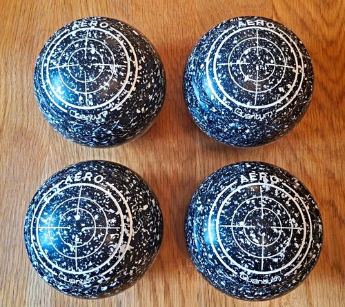 Aero quantum lawn bowls - lawn, size