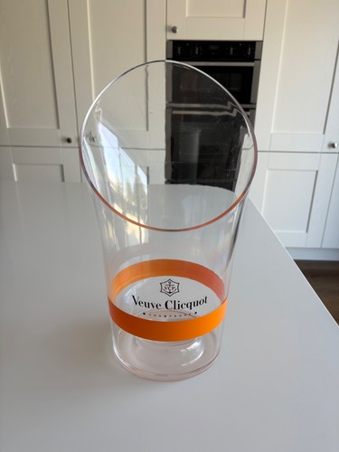 Veuve clicquot champagne - veuve,