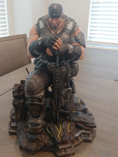 Gears war marcus fenix - war, 3