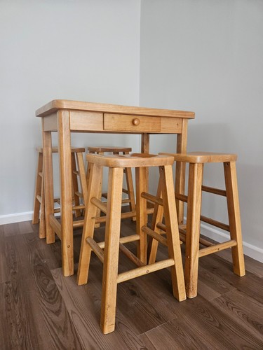 Solid oak breakfast table 4 - &,