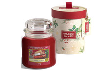 Yankee Candle Gift Set Unwrap the Magic Medium Jar Christmas Scented Candle