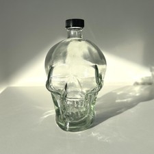 Glass Skull Bottle with Black Cap – Gothic Decorative Decanter / Halloween Prop
