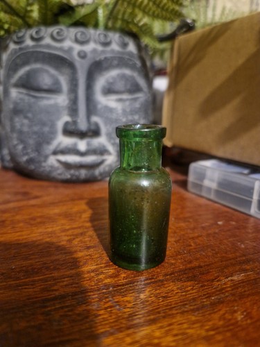 Small green victorian - small, poison