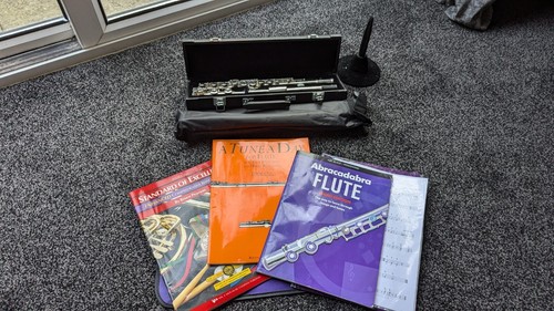 Unbranded silver flute - unbranded, with