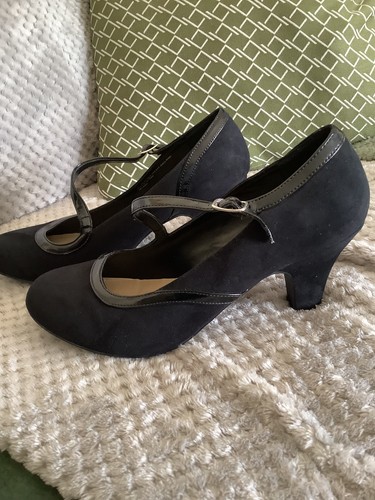 Ladies faux suede black shoes - suede,