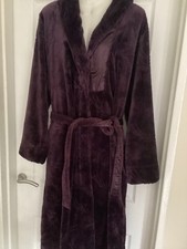 GEORGE LOVELY WARM DEEP PURPLE VELVET FEEL FULL LENGTH DRESSING GOWN  SIZE MED