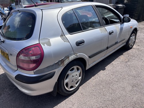 Nissan almera door s - door, o/s/r