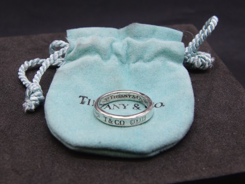 Tiffany 1837 narrow band - &,