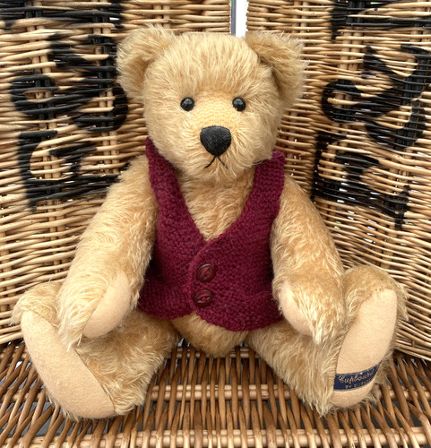 Cupboard bears artist teddy - cupboard,