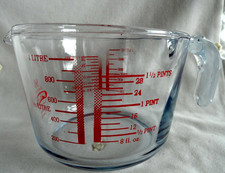 Vintage Pyrex Limited Edition Measuring Glass Jug 15 x 10 cm Good condition