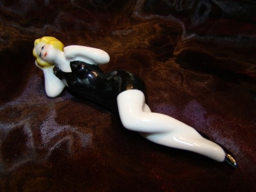 Figurine bathing beauty - figurine,