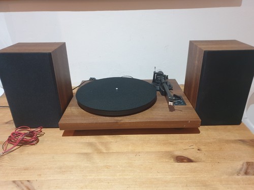 One bluetooth turntable - by,