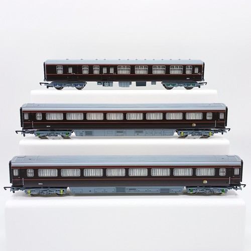 Hornby royal train coaches - hornby,