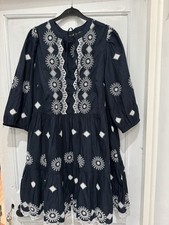 Womens V-neck Embroidered