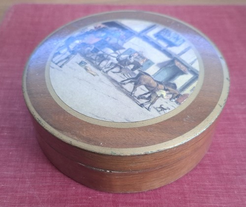 Round wood veneer box with - veneer,