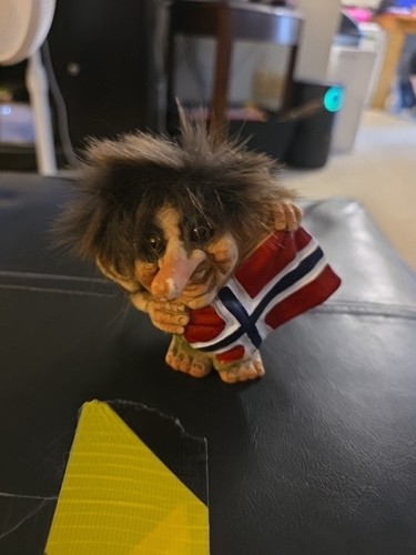 Nyform norway troll waving - nyform,