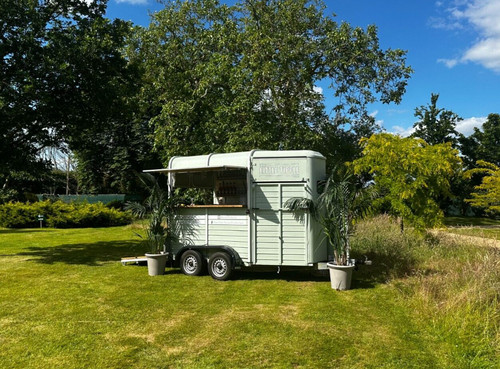Operational horse box bar - horse,