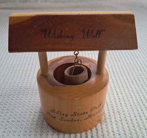 Vtg round wooden - vtg,