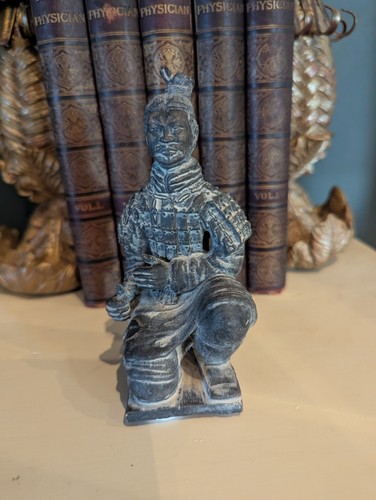 Kneeling chinese terracotta - kneeling,