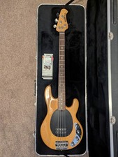 Ernie ball music man - ernie, stingray